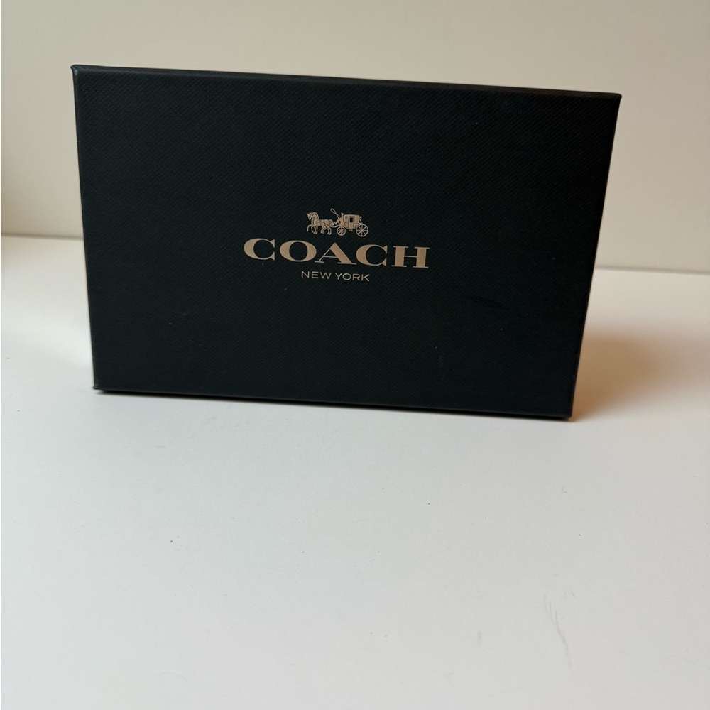 🆕 Coach Black Stars Glitter Wristlet NWT and original box - Picture 6 of 6